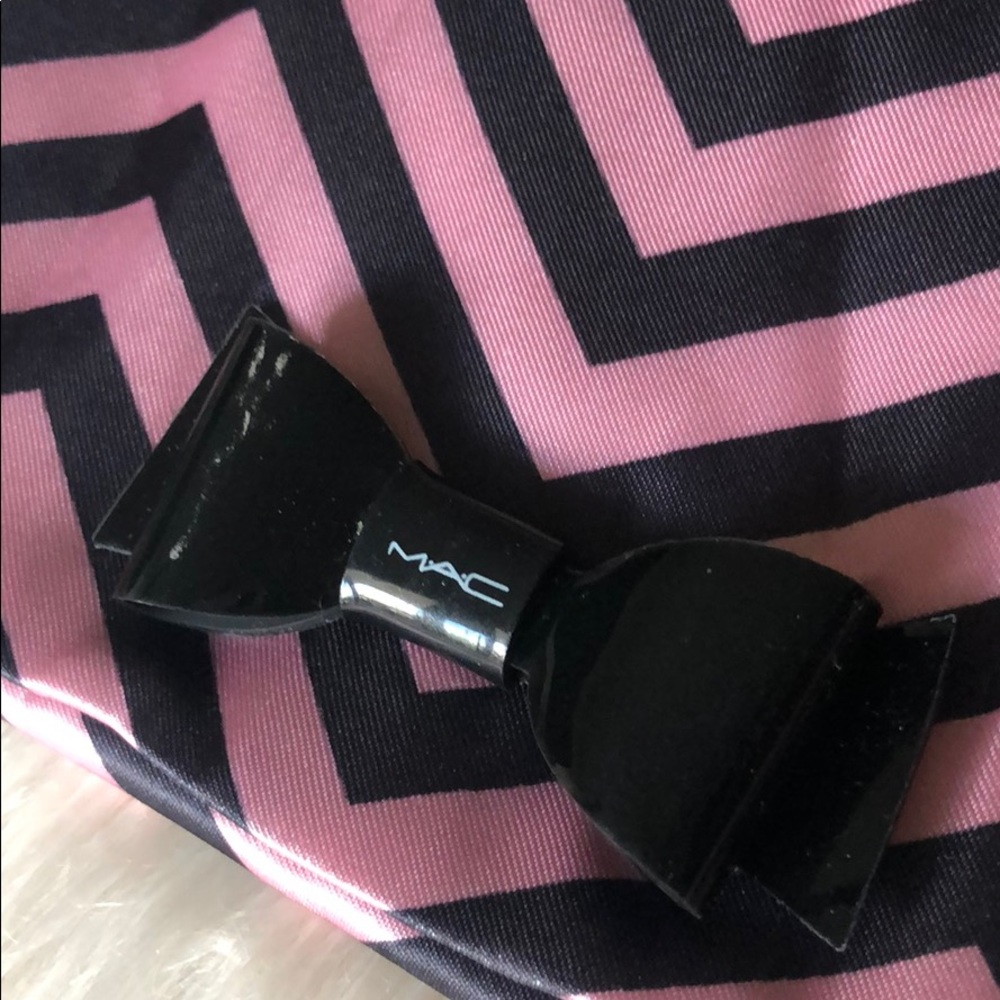 NWOT Mac Cosmetics Soft Makeup Bag Pink Black - Picture 2 of 3